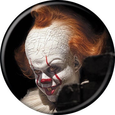 IT CHAPTER TWO Pinback Button Badge - Pennywise Side View - Classic Horror Movie! - Round 1.25" Button - Stephen King Pennywise Craft Supply